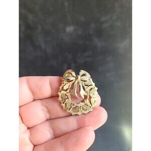 Gold Tone Metal Christmas Wreath Brooch Vintage